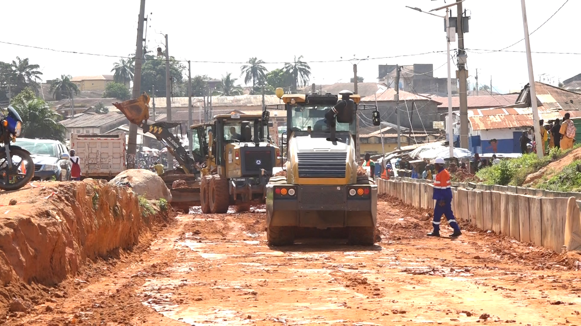 Relance des travaux routiers à Macenta : le ministre Laye Sékou Camara donne un nouveau souffle au développement local