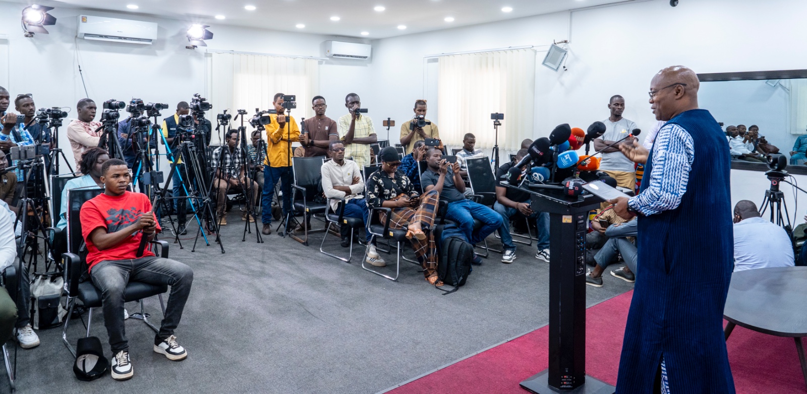 Transport : le Gouvernement annonce l’arrivée de taxis électriques et hybrides